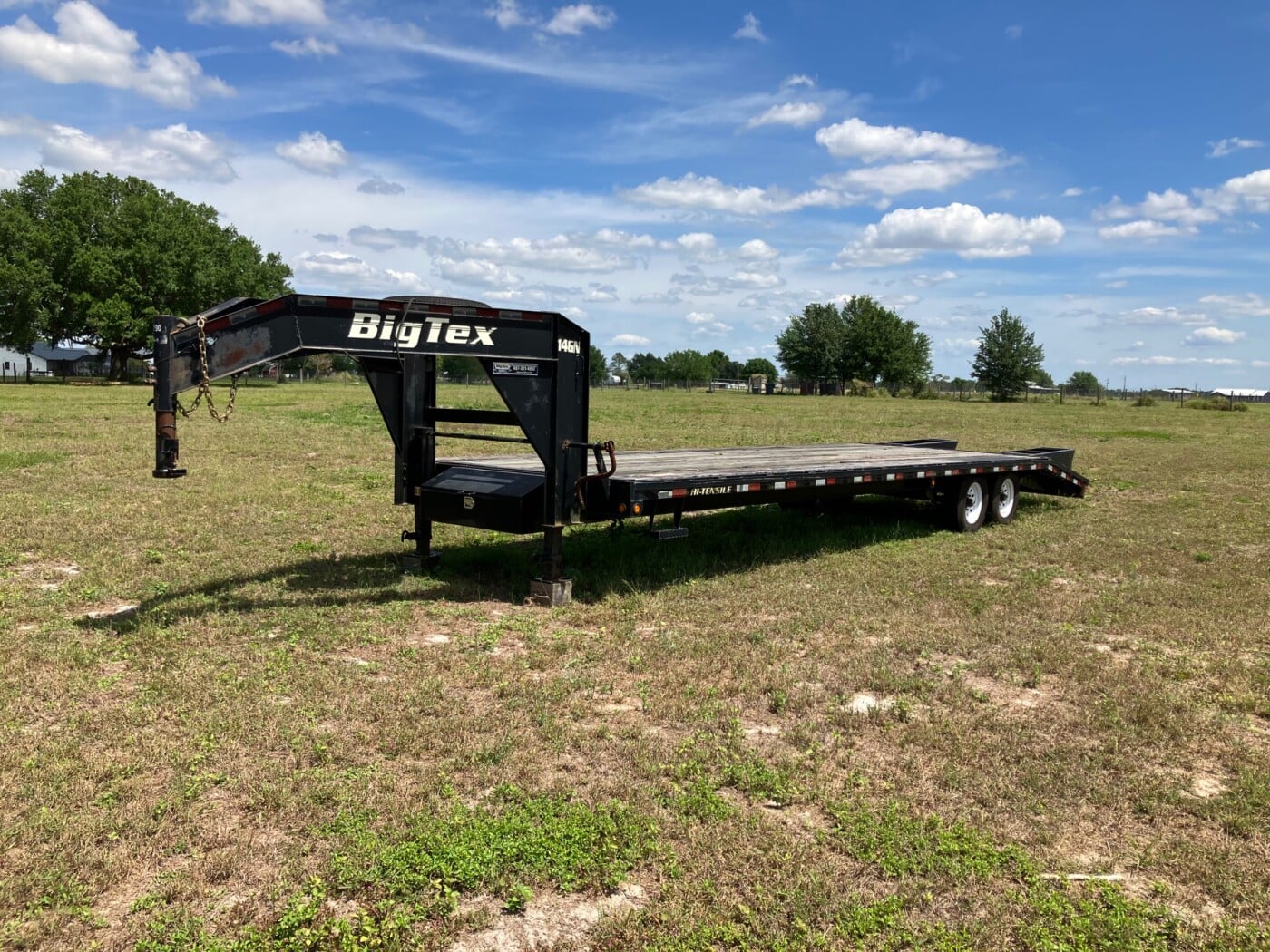 30’ Gooseneck equipment/Carhauler