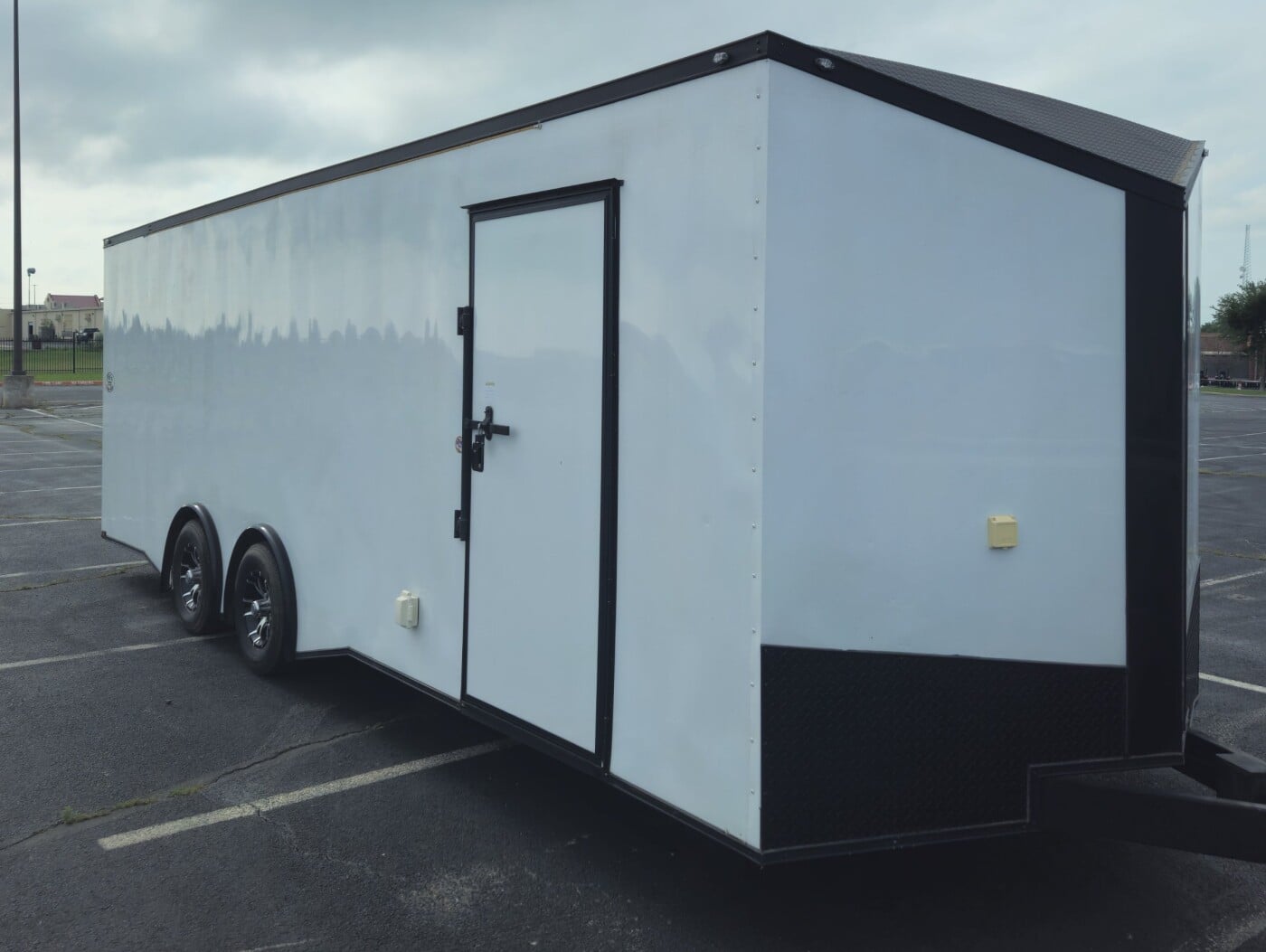 2019 SPARTAN VN 24' X 8.5' ENCLOSED TRAILER