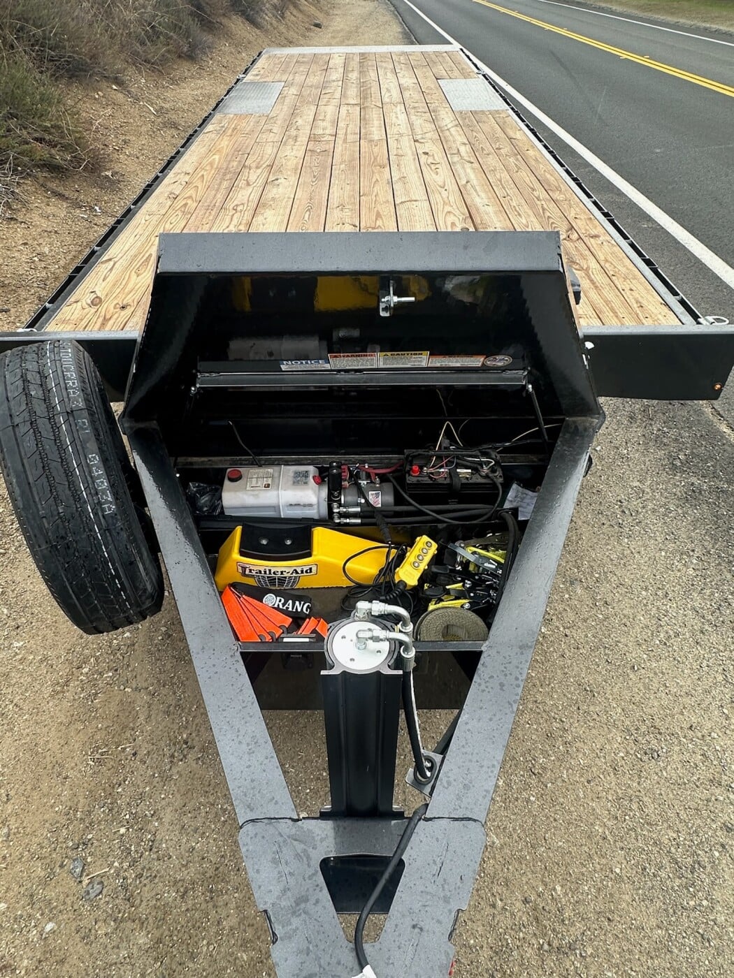 2025 Diamond C 26'x8.5 Hydraulic Tilt Deckover