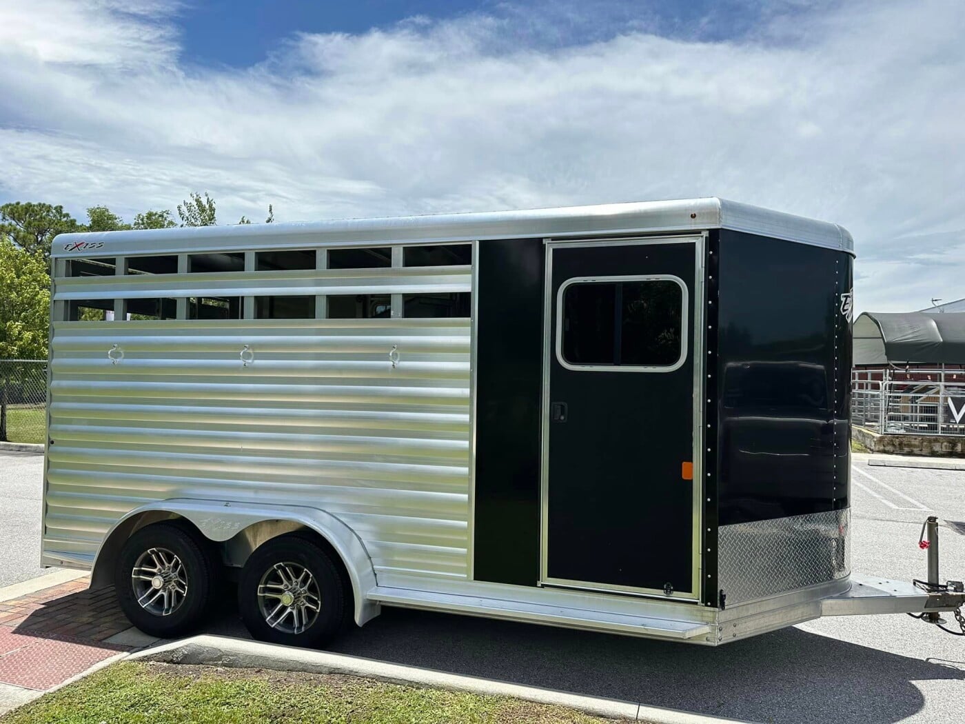 2020 Exiss 3 Horse 3 Horse/ Stock Combo  W/Tack