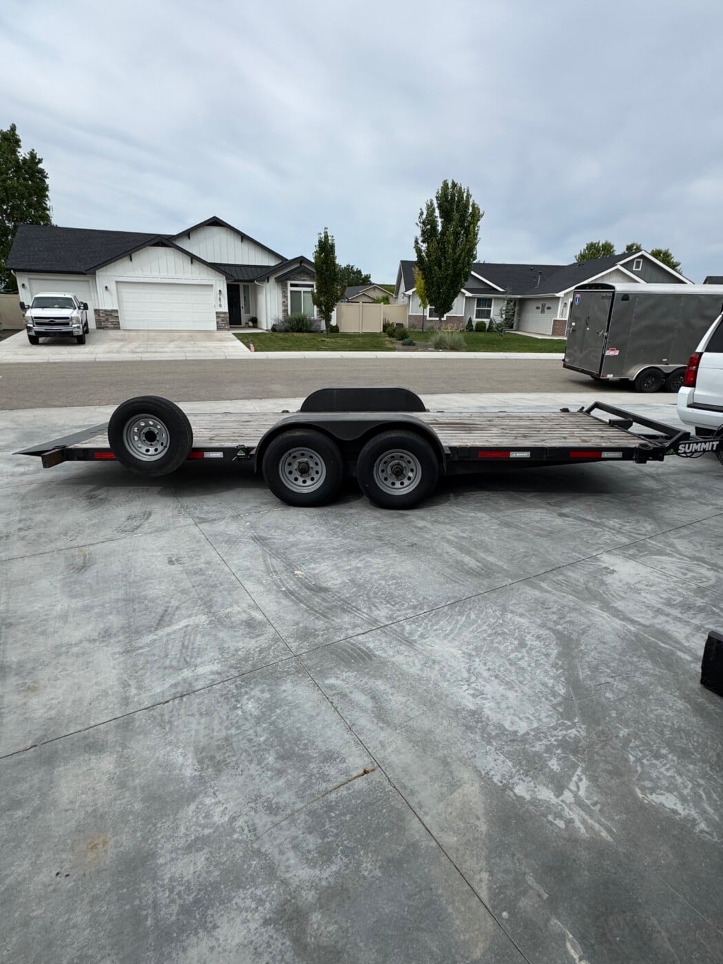 2022 summit  tilt deck 20 foot with dovetail