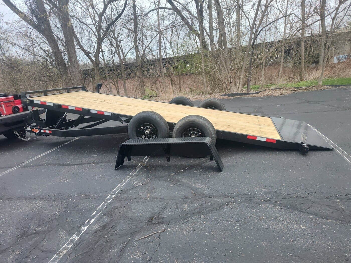2025 Down 2 earth  20' hydraulic tilt 14k equipment