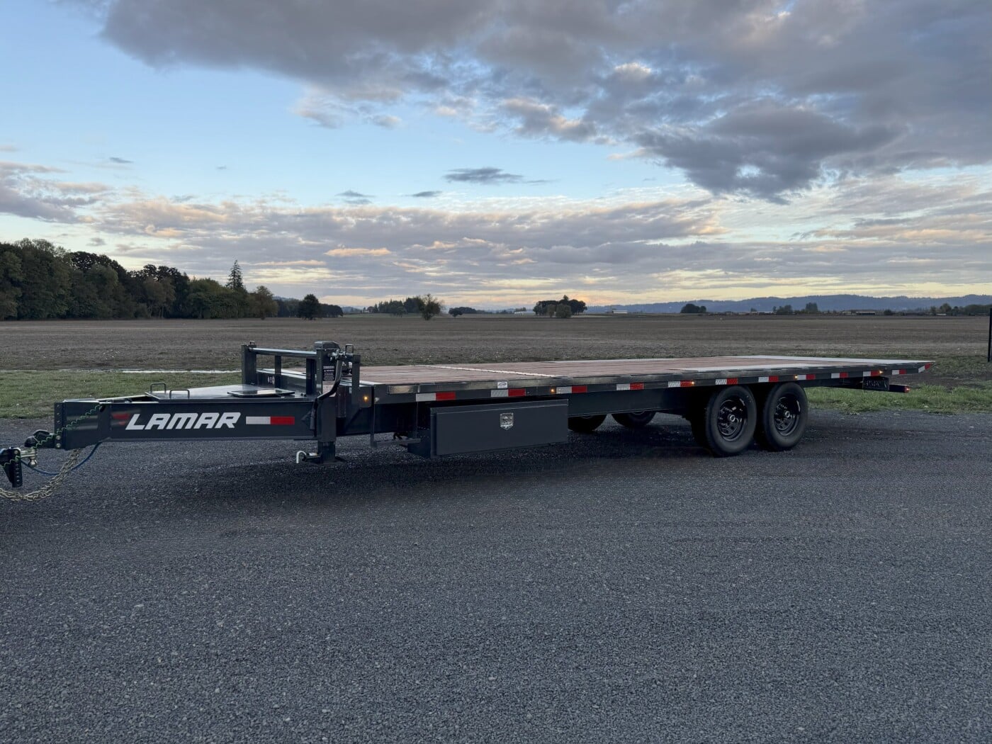 2025 Lamar LFA24 24ft Deckover Hydrolic Tilt