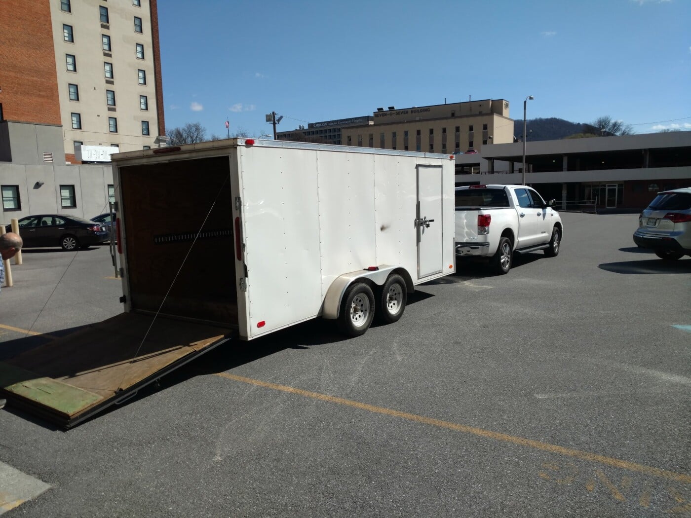 2013 Proline Victory 16' Drop door Rubber Matted Floor