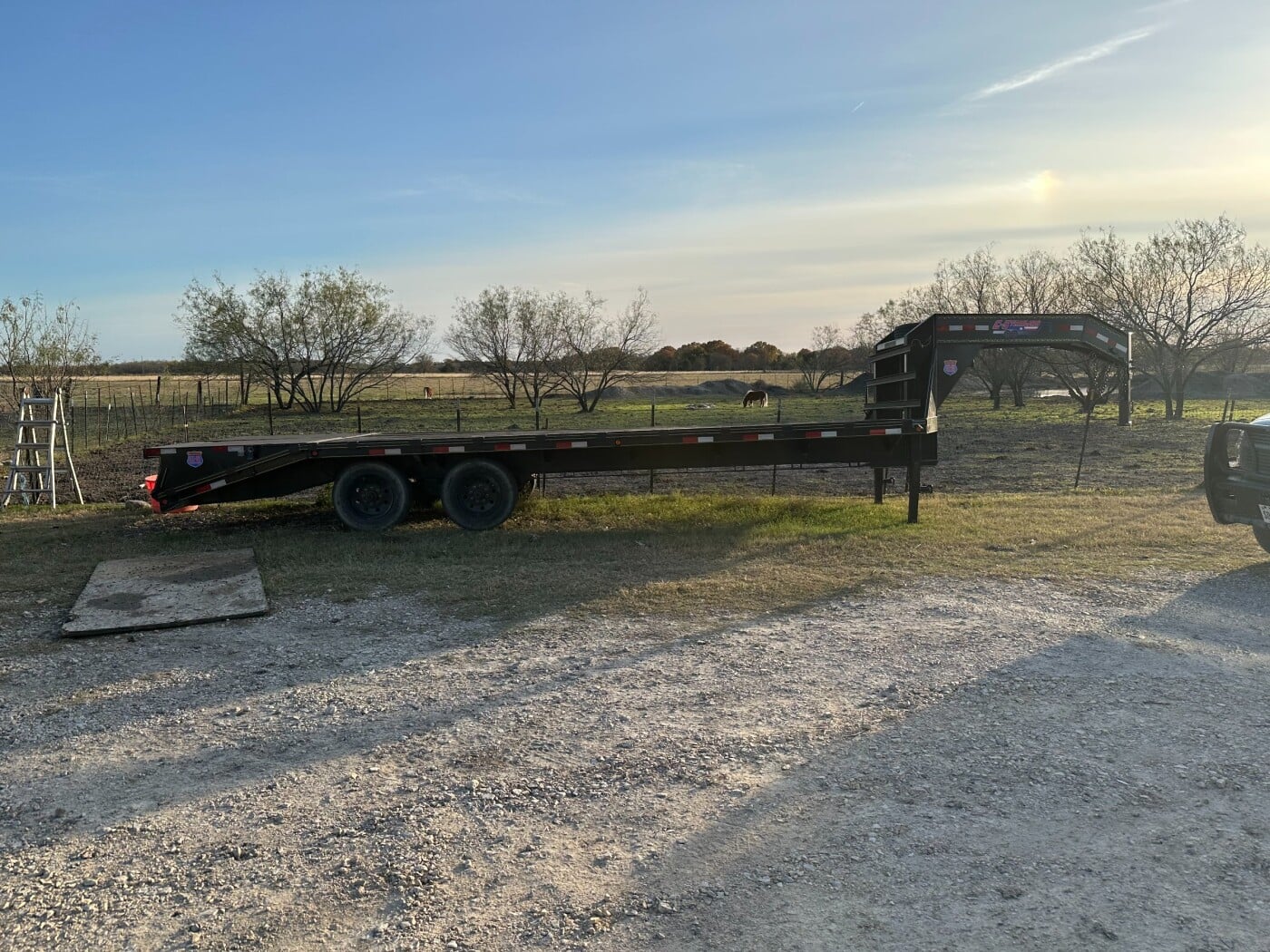 2022 c5 25 Gooseneck Flatbed
