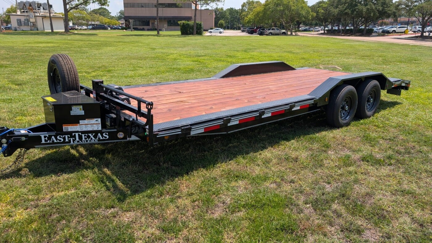 2025 East Texas Trailers CAR HAULER Drive over fender