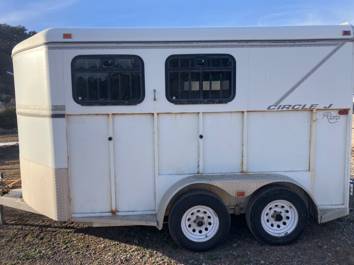 2001 Circle J 2-Horse trailer