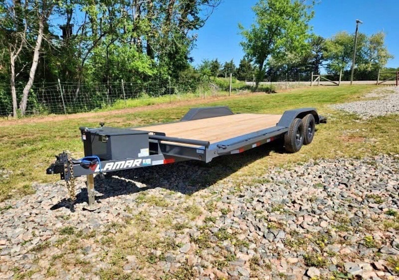 2026 Lamar 8.5X20FT  DOVETAIL W/ DRIVE OVER FENDERS