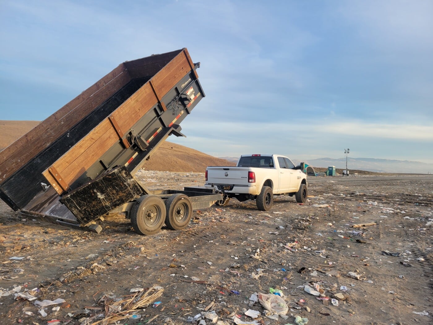 2016 C&B 14’ Hydraulic Dump trailer