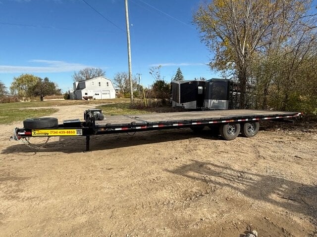 2025 PJ  T8 8.5' X 26' Tilt Deck TT251