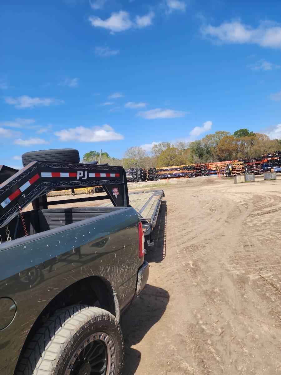 2022 PJ 40 foot gooseneck with mega ra