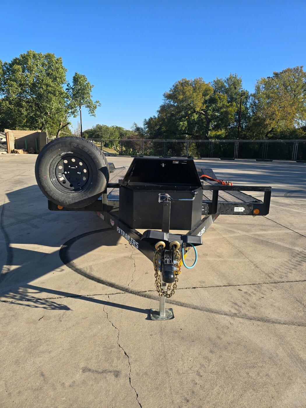 2025 PJ B5 20ft Car Hauler w/ drive over fenders