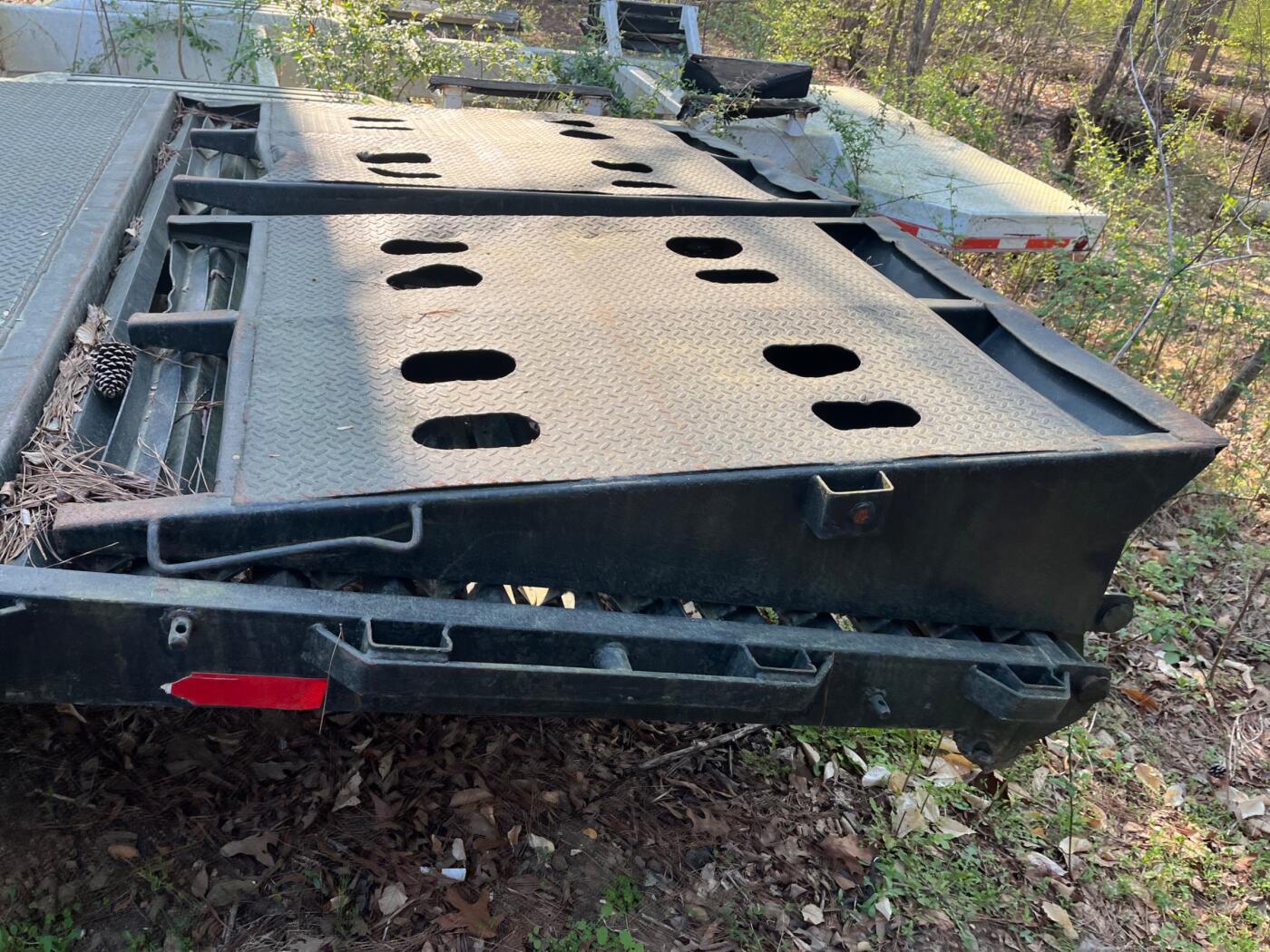 2015 Big Tex 40’ GN dovetail w/ mega ramp