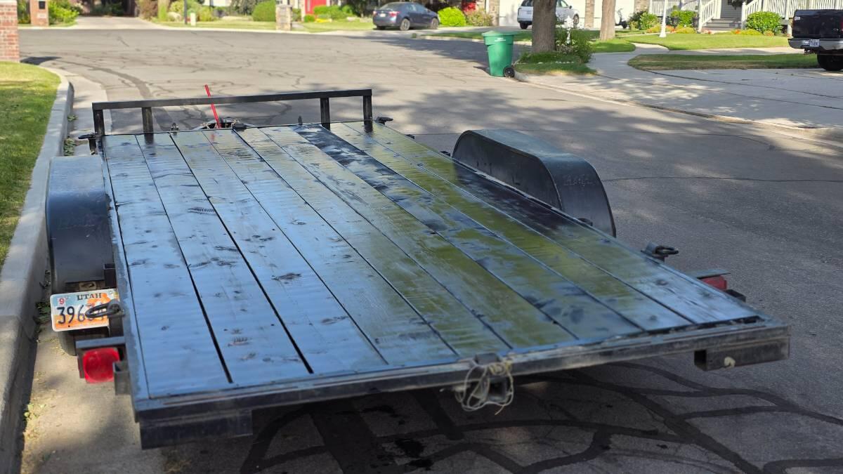 2000 S&S Tilt Deck 18' car hauler