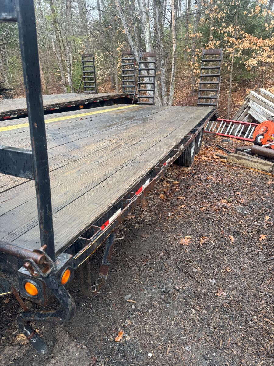 2017 Kaufman 24&lsquo; Deckover equipment trailer