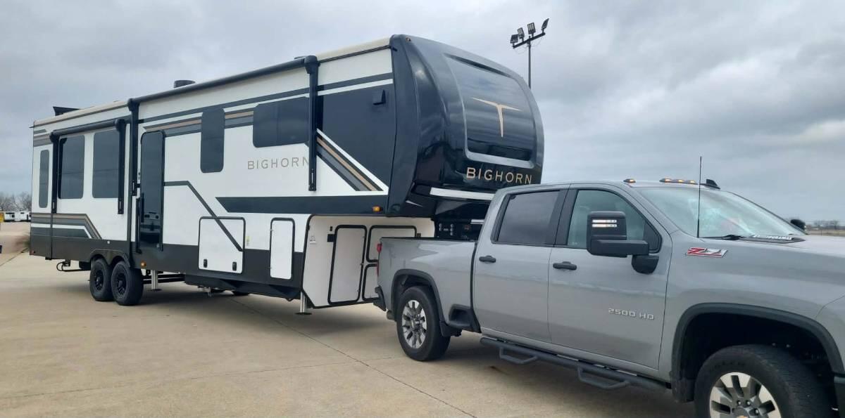 2025 Bighorn 3 Slide with Auto. Leveler