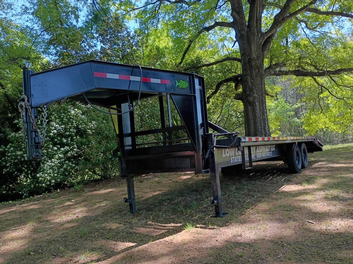 2023 Diamond c 25ft flatbed gooseneck with me