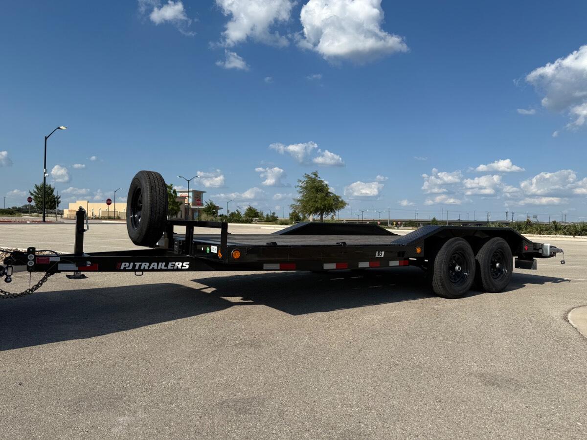 2024 PJ Trailers Car hauler with dove tail