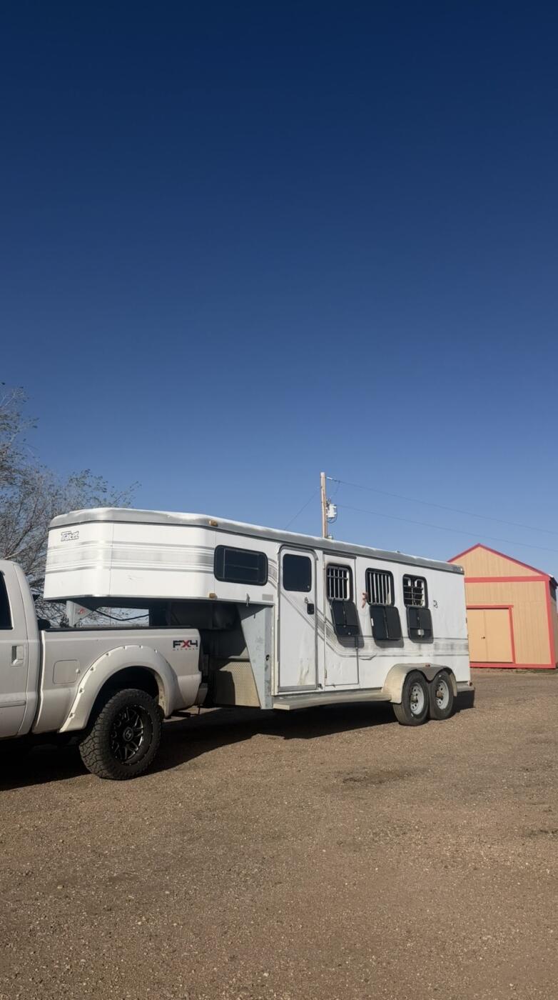 2000 Trailet 25LQ 25ft gooseneck 3 horse LQ