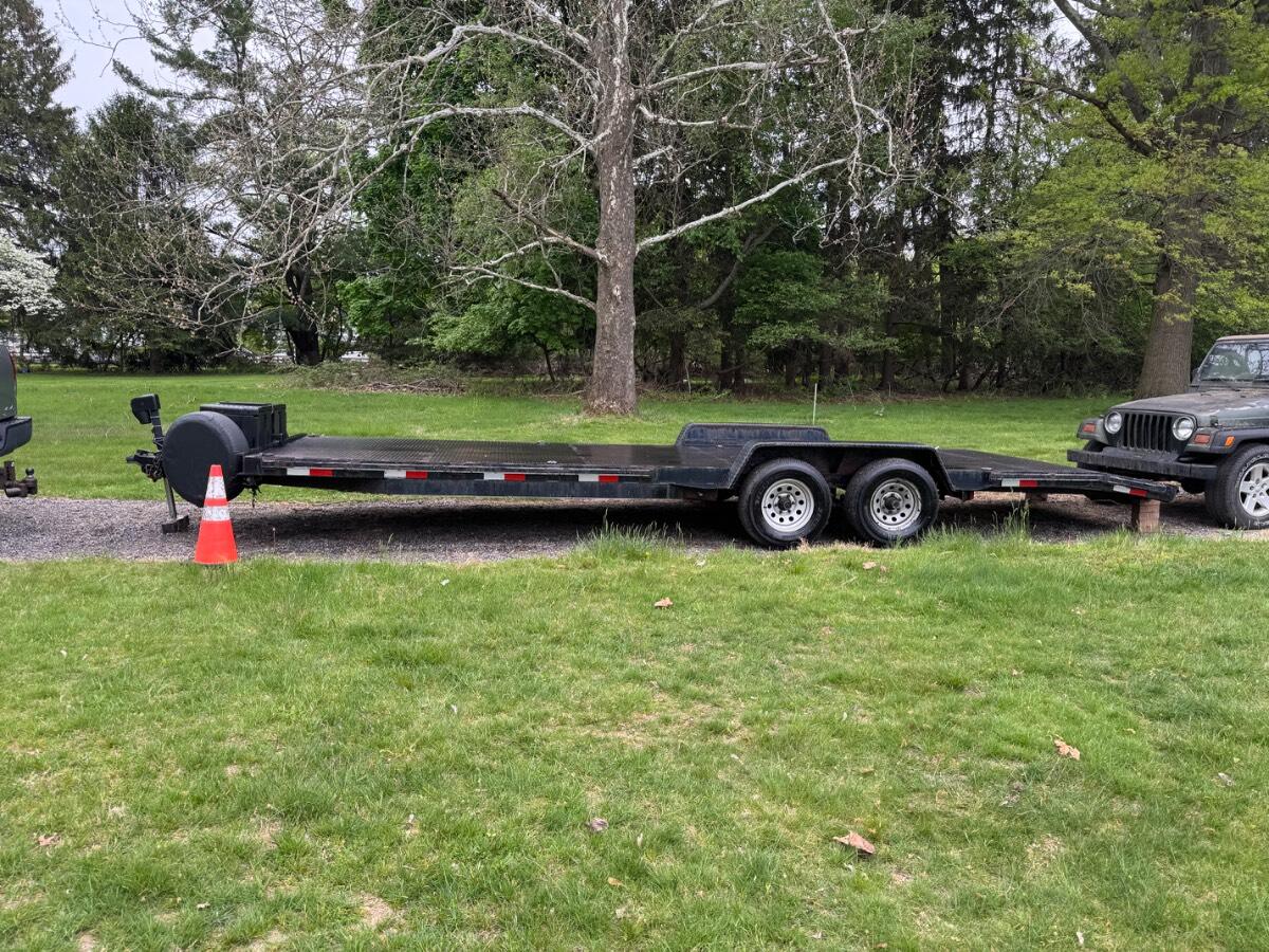 2008 Kaufman 24’ solid deck car trailer