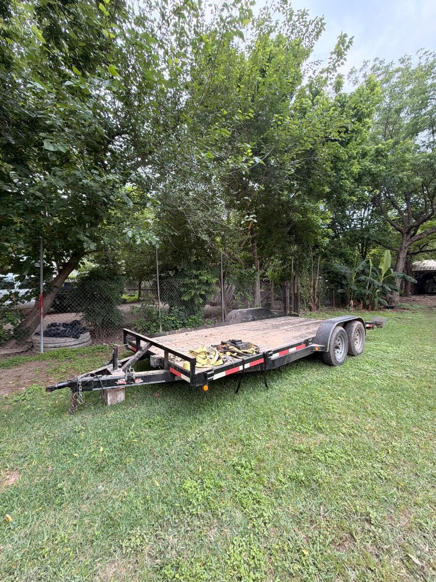 2020 Texas Trailer Car hauler with dove tail