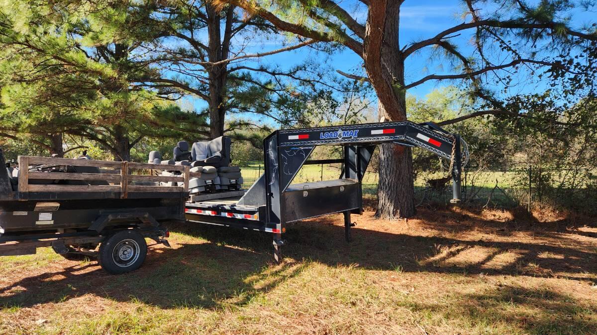 2017 Load maxx 40ft flat bed with dove tail.