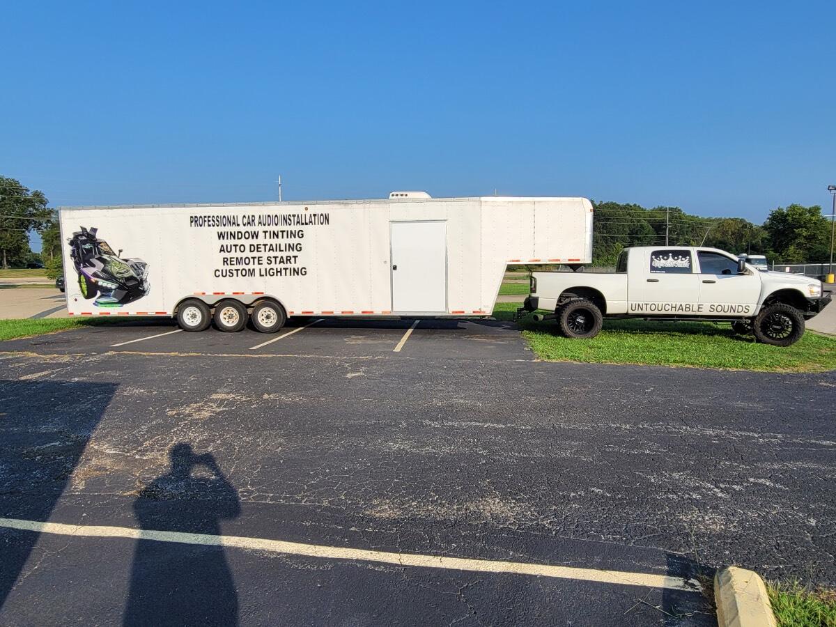 2007 United 44' Enclosed Gooseneck