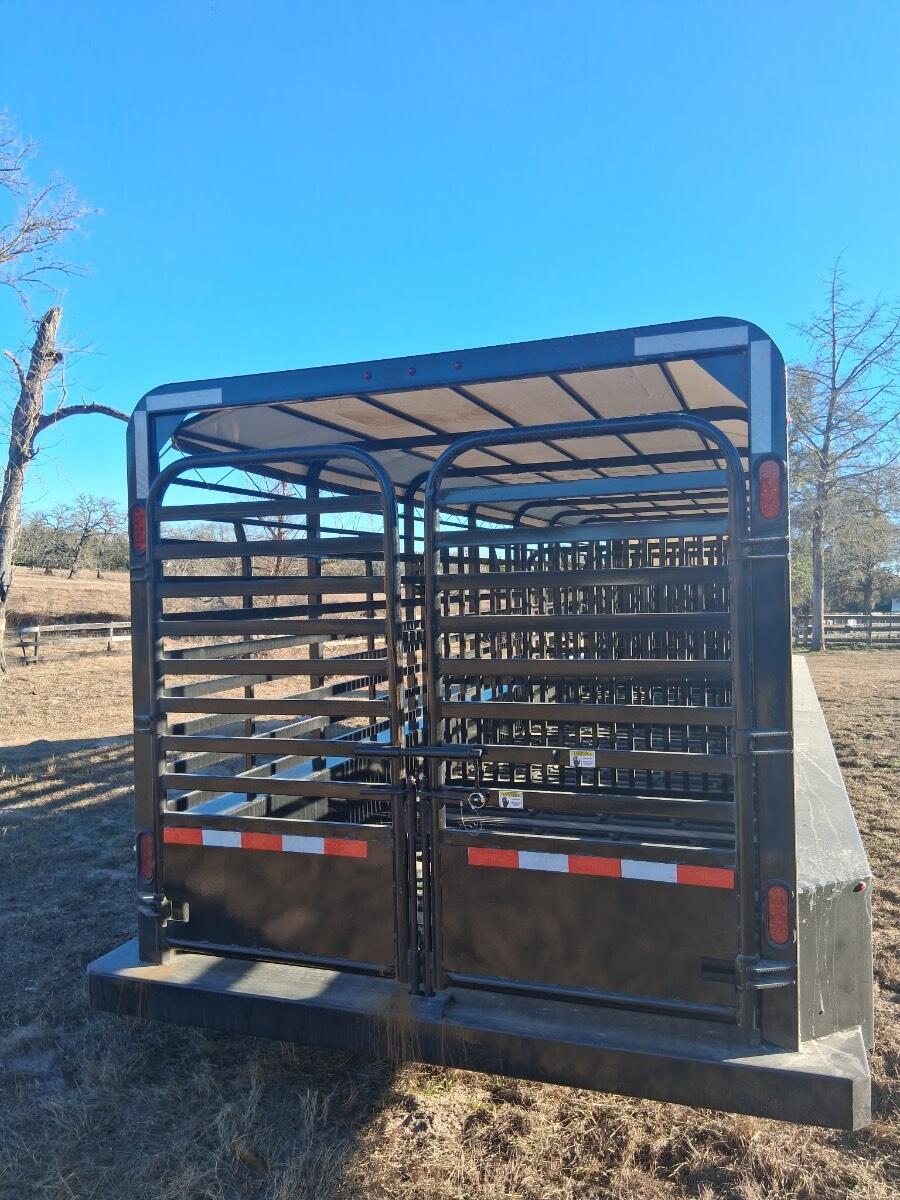 2026 East Texas Trailer 32 Gooseneck Livestock Trailer