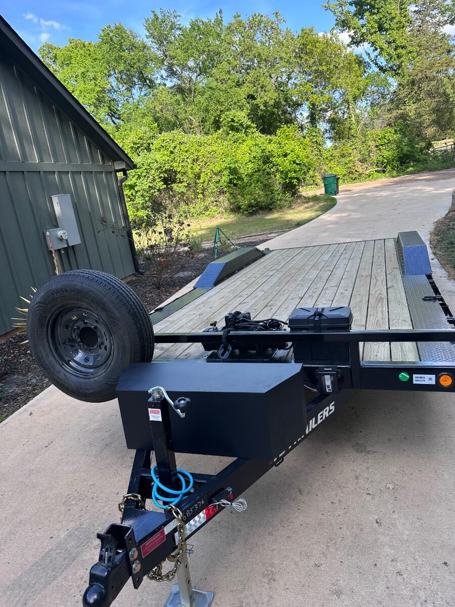 2026 PJ 20’ - DOF - 12k winch - chains