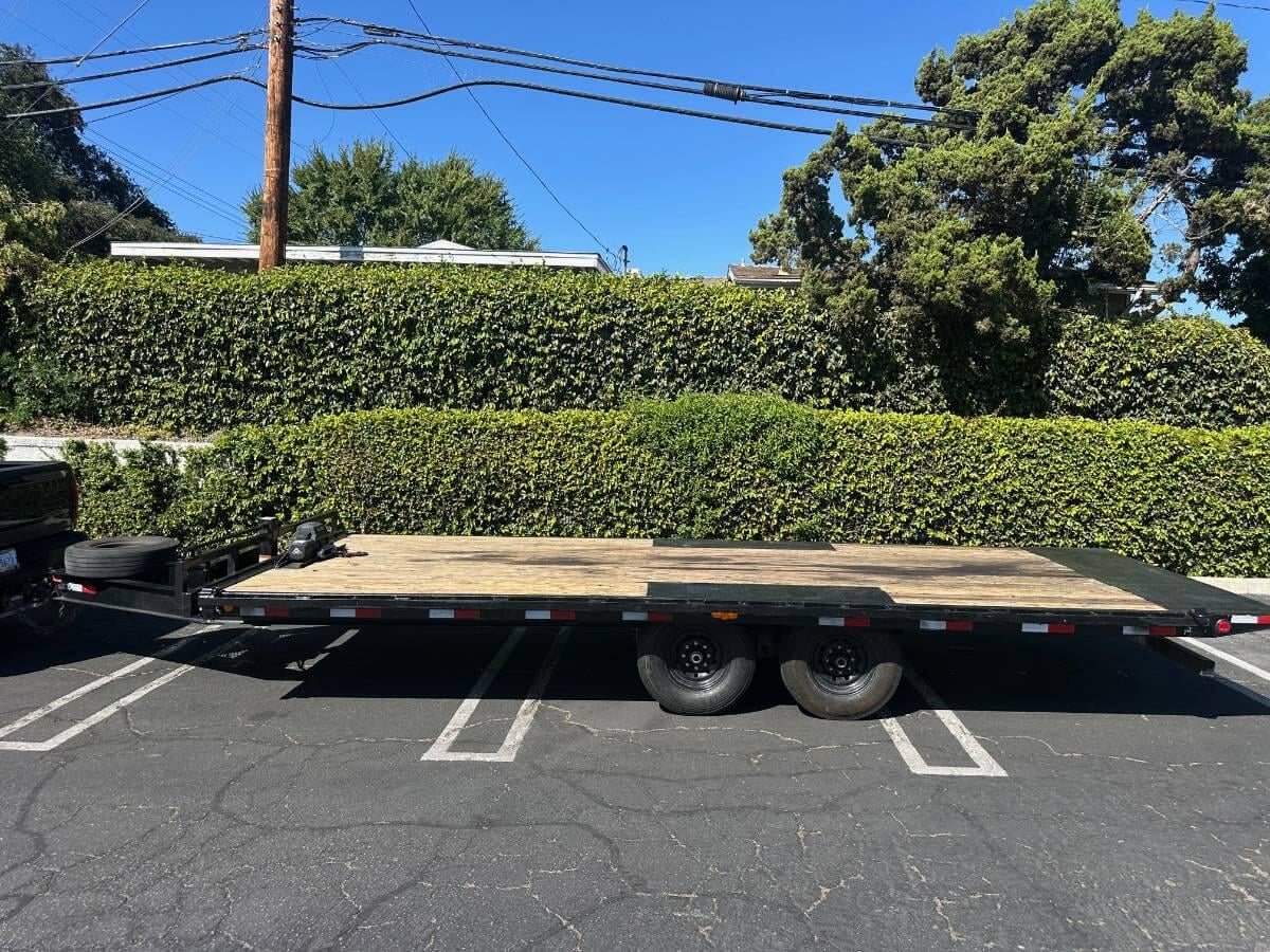 2023 PJ 22' Tilt Deckover w/Winch