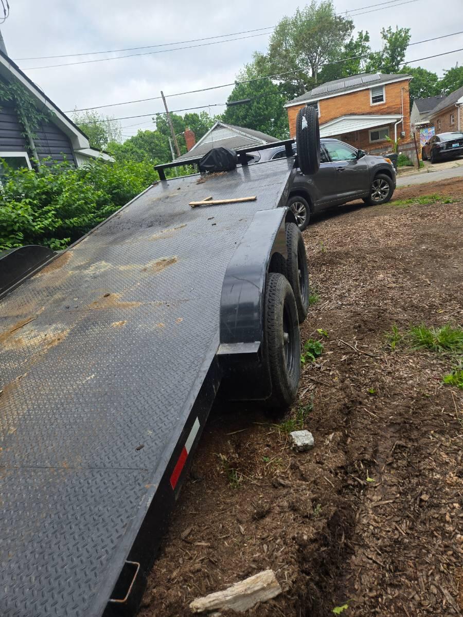 2024 &ldquo;Triple T Trailers heavy-duty hydraulic tilt trail Hydraulic tilt bed