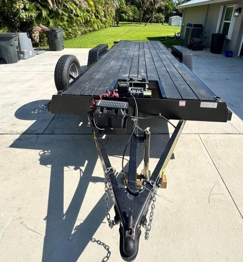 2023 Kaufman 20 ft low profile tilt trailer