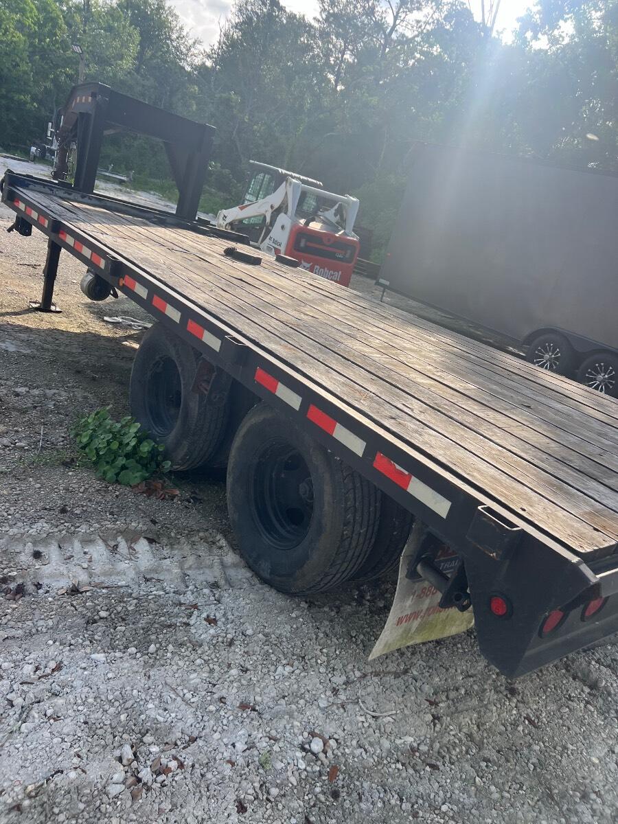 2016 Gooseneck 18 ft deckover
