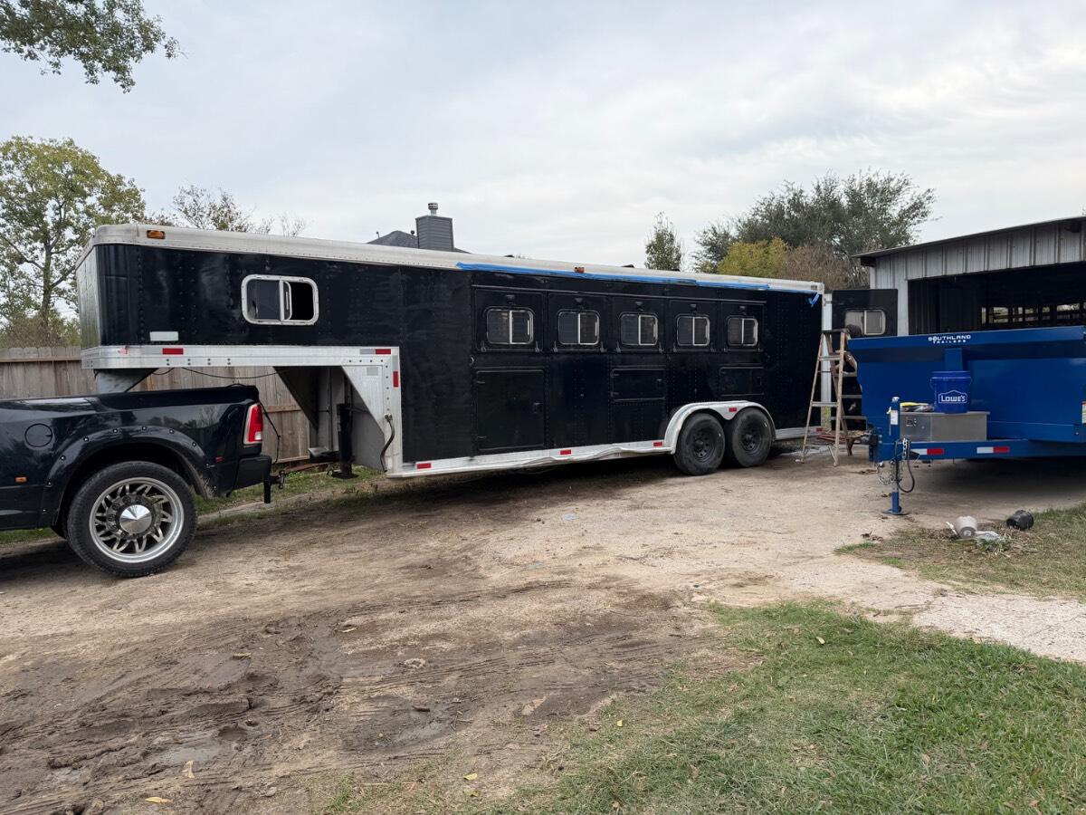 1986 Featherlight 5 horse gooseneck trailer