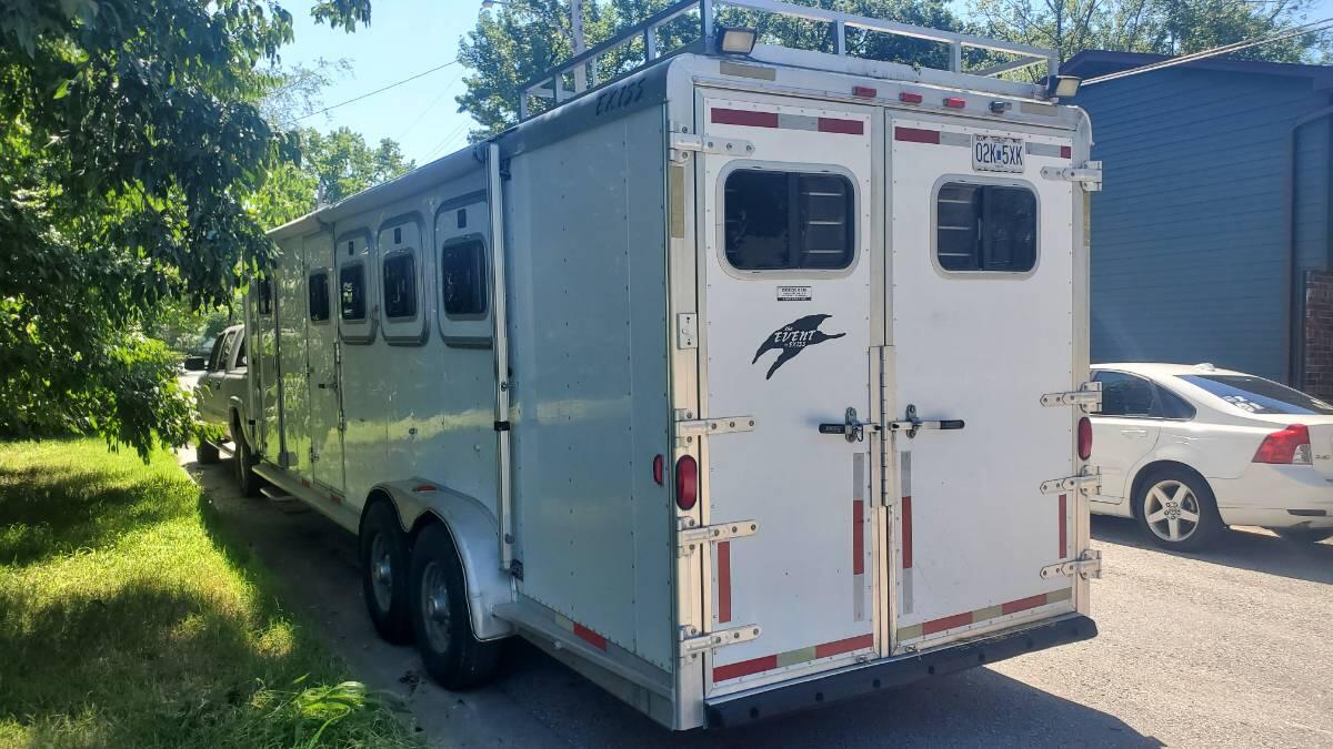 2012 Exiss 4 horse with weekend package