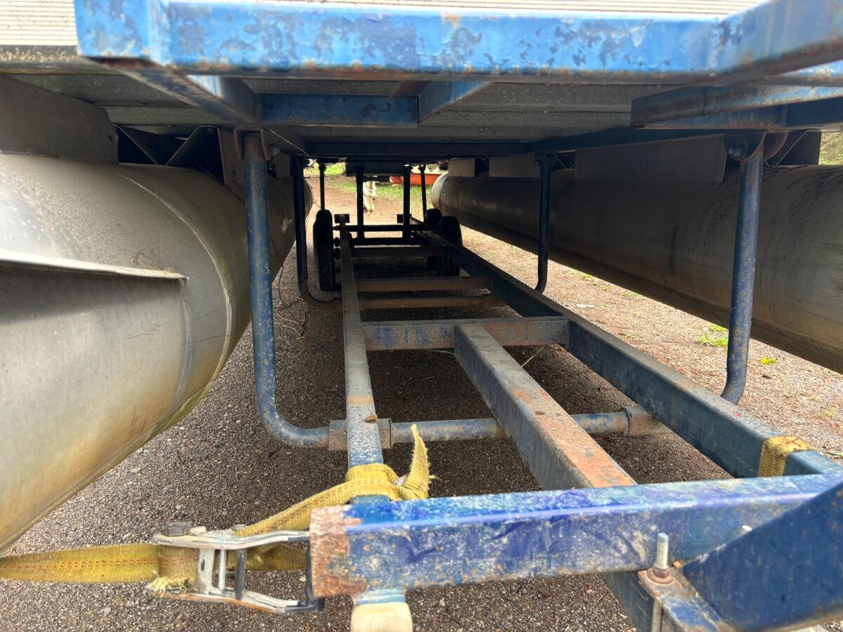 2015 Triton Cantilever Pontoon Trailer