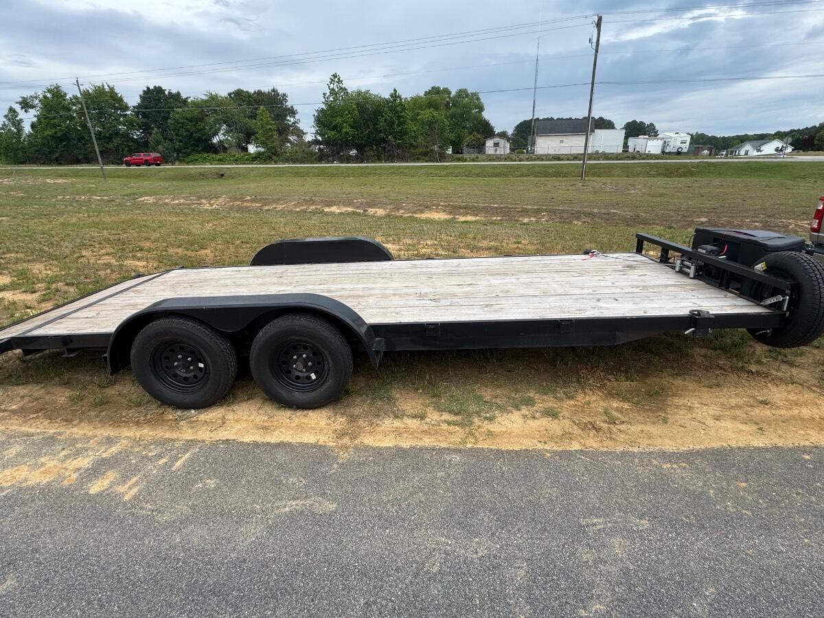 2024 B&amp;L 20&rsquo; car trailer with winch