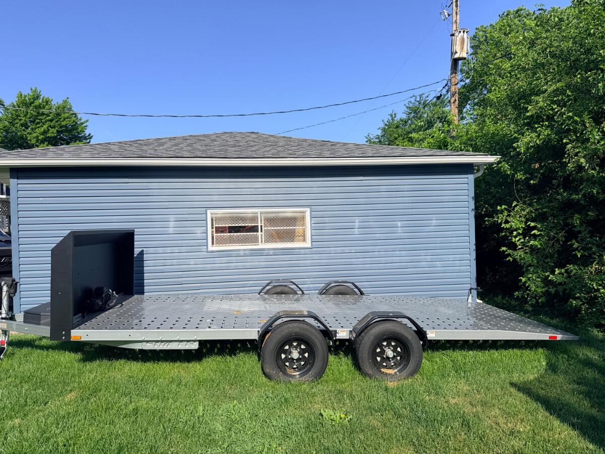 2026 Shiftr Hydraulic-lowering car hauler