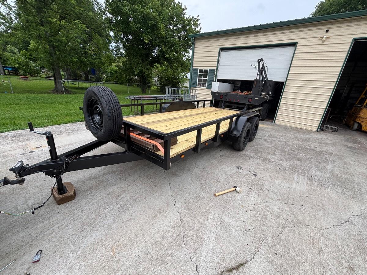 2010 Down 2 Earth Utility Trailer with Ramps