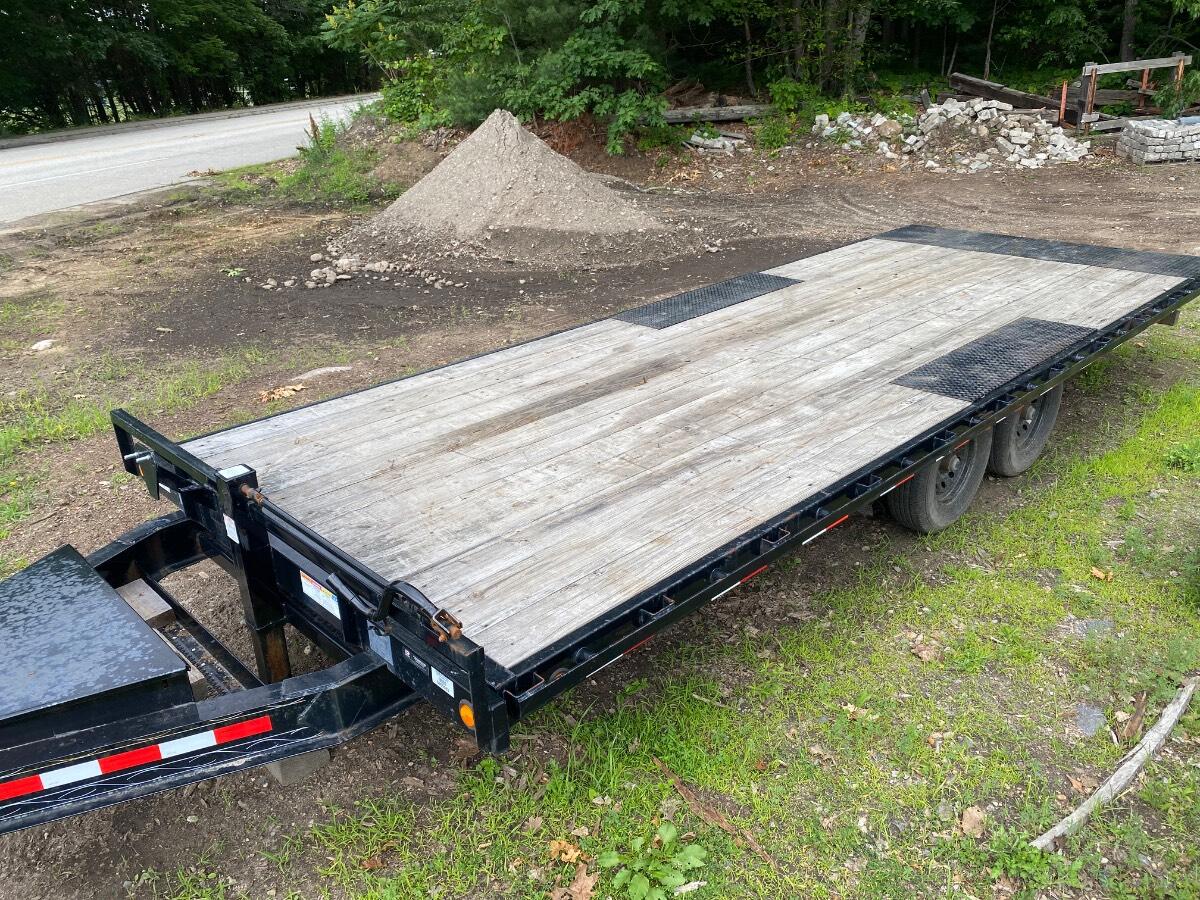 2021 PJ 22’ Power Tilt Deckover