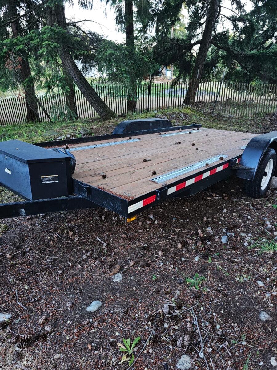 1997 TNTT Car hauler with metal ramps