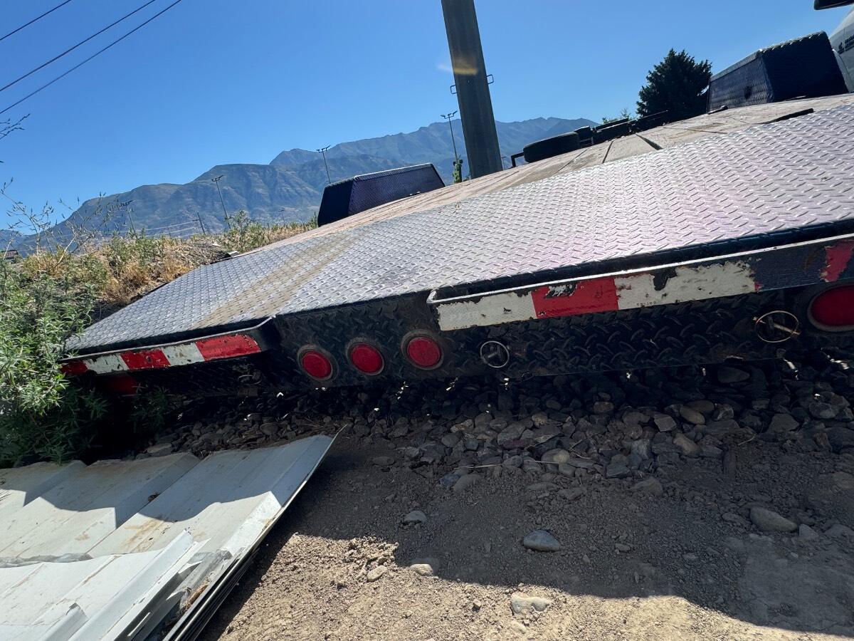 2021 Pj trailers Car hauler with dove tail