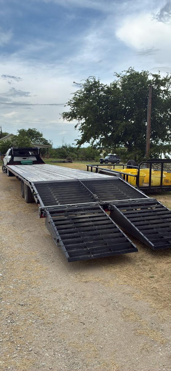 2024 LoadTrail Flatbed 40’ with Winch & Max Ramps