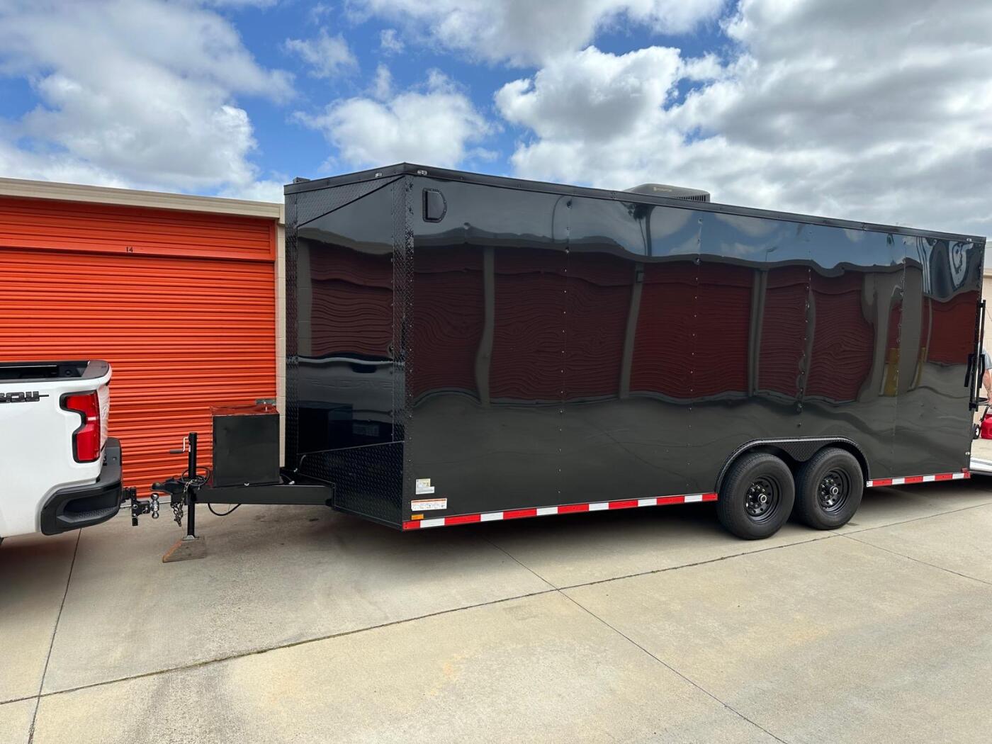 2025 Hook & Line EV8,5 20T7-R Enclosed car Hauler - AC