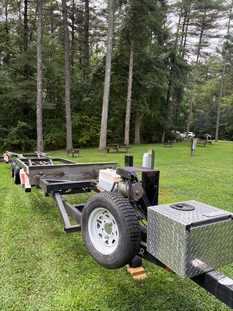 2016 Hoosier Hydraulic Center Lift W/Remote