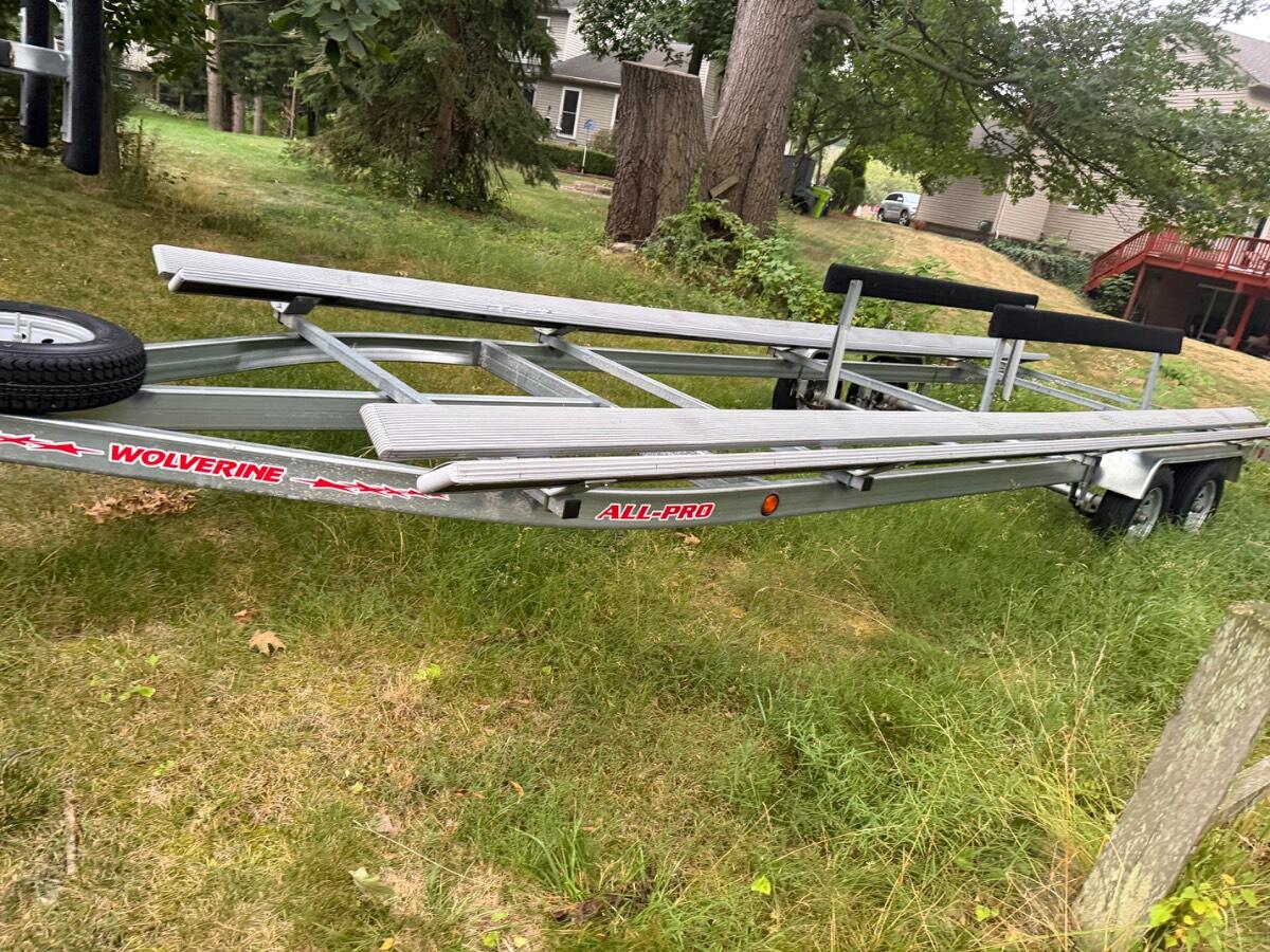 2016 Wolverine 26’ Pontoon Trailer