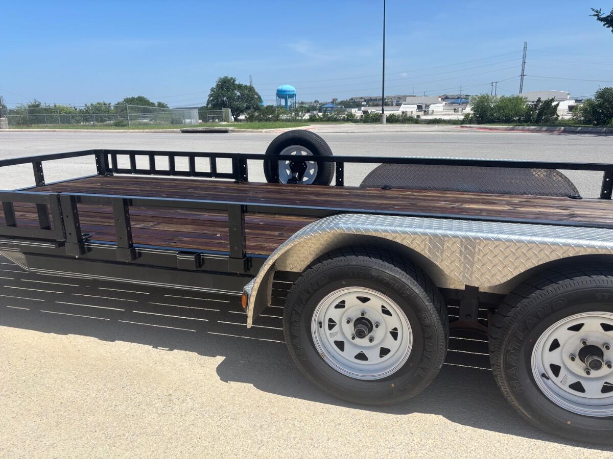 2019 PJ Trailers Car hauler utility w/ramps