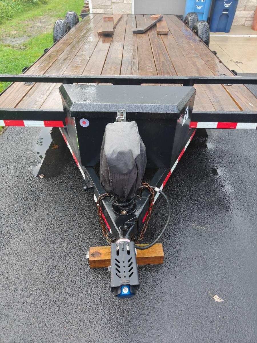2007 Trailerland 22ft dovetail with metal ramps
