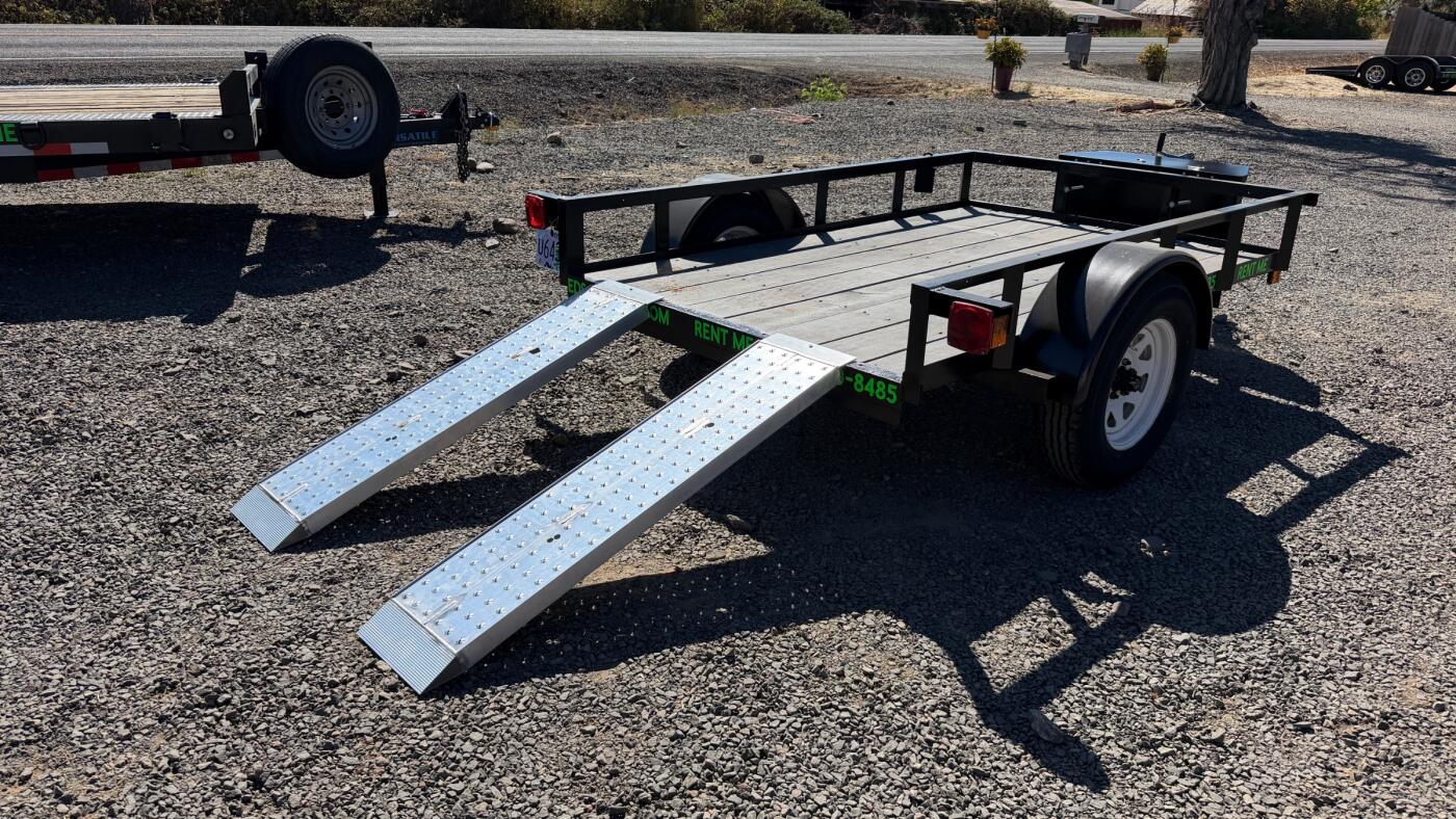 2006 Bulldog 5x8 Utility w/Ramps