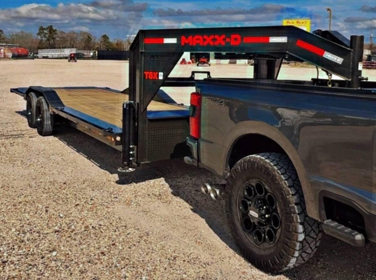 2025 Maxx-D T8X Fully Hydraulic Tilt Gooseneck